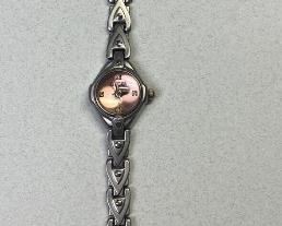 NC814 GUCCI WATCH WITH PINK FACE AND SILVER BAND, UNTESTED