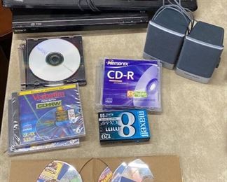 SG1014 LOT OF RETRO ELECTRONICS 18 PC INCL BLANK CDS, KEYBOARD, SPEAKERS ALL UNTESTED