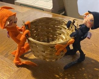 WX1022 PAIR OF 1996 ANNALEE HALLOWEEN ELVES CARRYING A BASKET