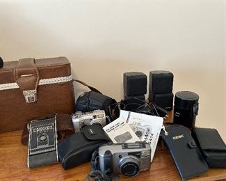 vintage cameras including AGFA Bilinar