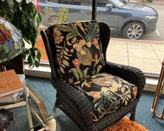 Oversize whicker chair with lovely cushions 