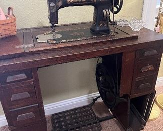 White family rotary sewing machine in table FR240634