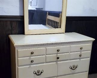 Dresser w/ mirror