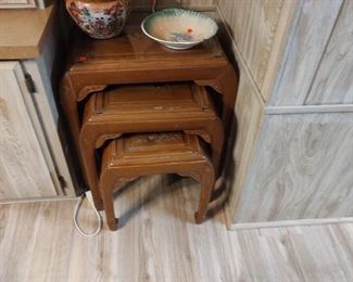 Set of 3 nesting tables