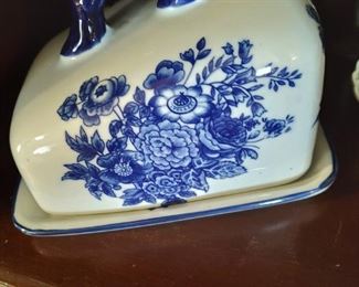 Striking Victoria Ware covered cheese dish
