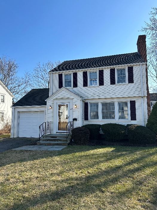 WHOLE HOUSE FAIRFIELD ESTATE SALE in Fairfield, CT starts on 3/3/2023