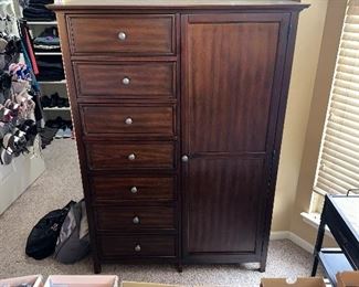 ARMOIRE CHEST