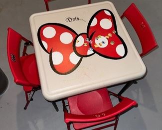 KID’S TABLE & CHAIRS