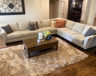 Lovely like new sectional sofa in 3 pieces, paid $5000!