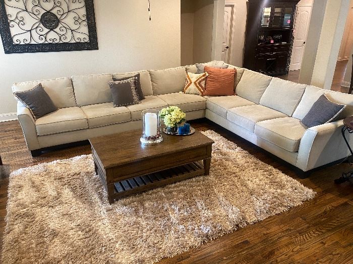 Lovely like new sectional sofa in 3 pieces, paid $5000!