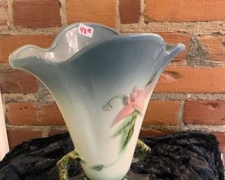 Hull W-16 81/2 Woodland Vase 