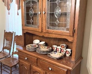 Leaded glass hutch