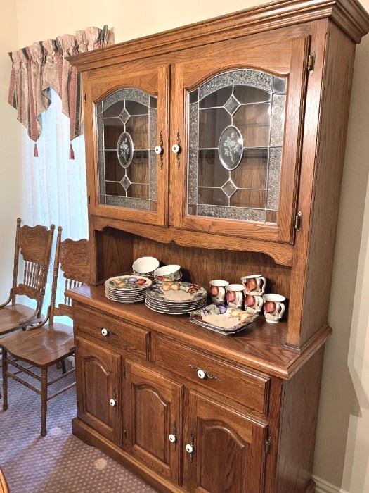 Leaded glass hutch