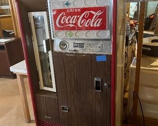 Working vintage Coca Cola vending machine by Vendo, plugged in and working!