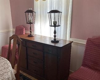 Mahogany buffet, pair of lamps