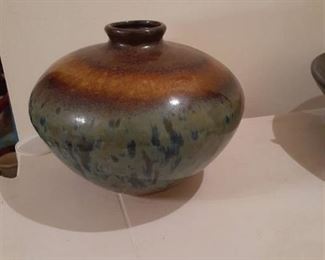 Home decor. Vase. Approximately 6 in tall