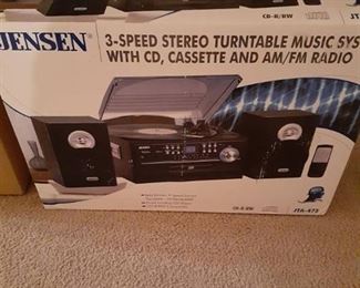 Jensen 3 speed stereo turntable music system