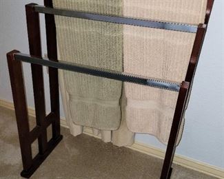 quilt / towel holder