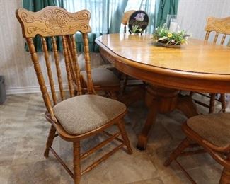 HOUSE GARAGE SHED FULL!!
Oak Dining Table with 6 Chairs