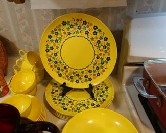 Midcentury Oneida Plastic ware