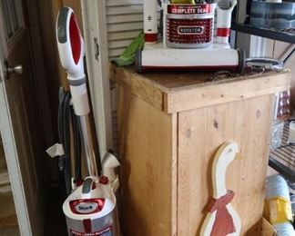 Shark Vacumn- Trash Bin