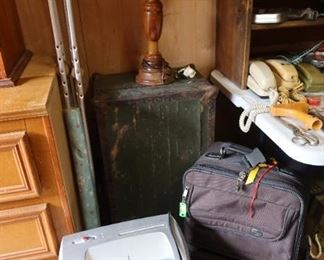 Paper Schredder - Trunk - Luggage