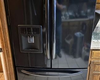 BEAUTIFUL BLACK FRENCH DOOR KENMORE REFRIGERATOR FREEZER WITH ICE & WATER WITH CRUSHED ICE FEATURE.
