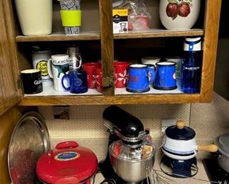 KITCHEN AID MIXER AND MORE KITCHEN APPLIANCES