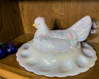 ABSOLUTEY PRECIOUS FENTON SIGNED BY ARTIST LTD. EDITION OPALESCENT FENTON COVERED HEN EGG PLATE HAND PAINTED #652/950 VERY RARE HAND SIGNED BY ARTIST ONLY 950 MADE.