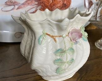 VINTAGE BELLEEK IRELAND SIGNED FLOWERPOT.