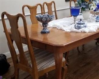 Beautiful Dining table and 8 chairs.