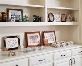 Decorative items.  Lots of pretties to browse.