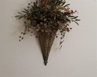 Floral wall sconce