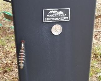 Master Built Sportsman Elite Smoker