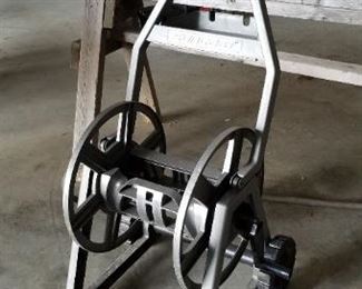 Rolling hose reel