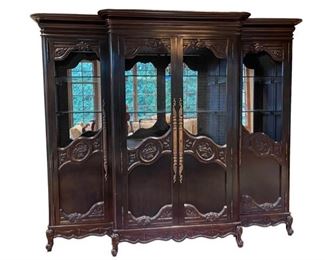 $2400 USD Phyllis Morris Courtesan French Provincial 3 Pc Armoire RS157-6 Description: An imposing ornate Phyllis Morris French Provincial 3 piece cabinet with rich hues, fine wood graining, wonderful patina and elaborate brass hardware. The armoire is capped with a deeply-carved, stepped-out cornice and 4 full length doors with elegant decorative arching and elaborate carving. The doors are outfitted with a highly refined chicken wire reveal, door-length brass hinges. The cabinet sits on a charmingly carved serpentine apron that melds seamlessly into the cabinet’s short cabriole legs.
This is a large, imposing armoire that can be partially disassembled for ease of transport.
Condition: Very good condition. A few areas of paint chips on inside. Not visible when doors are closed
Dimensions: 105 x 25 x 91"H
Local pick up Bethesda, MD. Located on main floor. Please contact us for shipper suggestions. https://goodbyhello.com/products/armoire-rs157-6?_pos=9&_sid=4902c