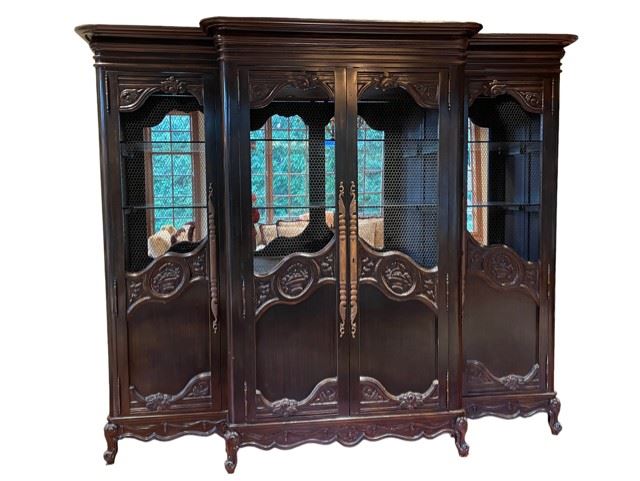 $2400 USD     Phyllis Morris Courtesan French Provincial 3 Pc Armoire RS157-6       Description: An imposing ornate Phyllis Morris French Provincial 3 piece cabinet with rich hues, fine wood graining, wonderful patina and elaborate brass hardware. The armoire is capped with a deeply-carved, stepped-out cornice and 4 full length doors with elegant decorative arching and elaborate carving. The doors are outfitted with a highly refined chicken wire reveal, door-length brass hinges. The cabinet sits on a charmingly carved serpentine apron that melds seamlessly into the cabinet’s short cabriole legs.
This is a large, imposing armoire that can be partially disassembled for ease of transport.
Condition: Very good condition. A few areas of paint chips on inside.  Not visible when doors are closed
Dimensions: 105 x 25 x 91"H
Local pick up Bethesda, MD.  Located on main floor.  Please contact us for shipper suggestions.       https://goodbyhello.com/products/armoire-rs157-6?_pos=9&_sid=4902c