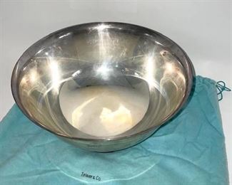 $1300 USD     Tiffany Sterling Large Revere Trophy Bowl w Original Bag 23620 SK92-25     Description: Large and traditional sterling silver Revere bowl. Made by Tiffany & Co. in New York. Tapering sides with flared rim, curved bottom, and raised foot. Great trophy potential with lots of room for engraving. Marked “Tiffany & Co. / Makers / Sterling Silver / 23620 ”. 
Condition: Very good condition.
Dimensions: H 6 x D 11 7/8 in. Weight: 40 troy ounces. #BX190
Local pick up.  We will bring to our local UPS for shipping     https://goodbyhello.com/products/tiffany-sterling-large-revere-trophy-bowl-w-original-bag-23620-sk92-25?_pos=1&_sid=8c0ac1cbb&_ss=r