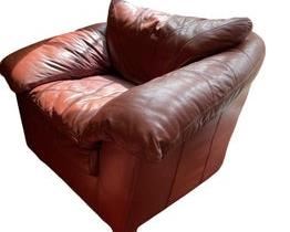 $600 USD      Hancock & Moore Natural Markings Leather Chair LA178-25     Description: Beautiful Hancock and Moore blue leather club chair and ottoman. Bun wood feet.   Perfect for your home, library or office at a fraction of the cost of new! See our complementary ottoman and sofa/sectional listings
Dimensions: 51 x 40 x 35"H
Condition: Very good condition.  Leather is "natural" leather.
Local pick up Potomac, MD.  Located on first floor.  Contact us for shipper suggestions.     https://goodbyhello.com/products/la178-25?_pos=7&_sid=7cd389f6e&_ss=r