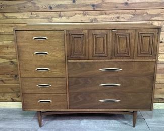 MCM Broyhill Sculptra Magna Walnut Dresser 1, 1/2