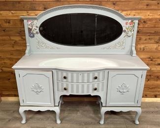 Vintage Painted French Provincial Dresser / Vanity