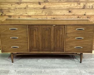 MCM Broyhill Sculptra Magna Walnut Dresser 