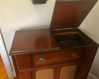 Stereo Cabinet (gutted) 