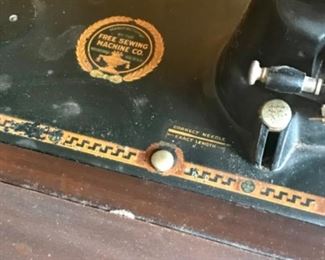 The Free Sewing Machine Company - Sewing Machine w/Accessories 