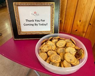 Our homemade chocolate chip cookies are ready! 
