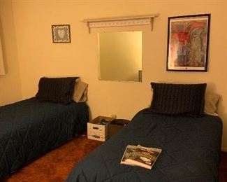 twin beds