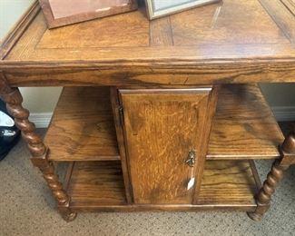 Henredon barley twist side table
