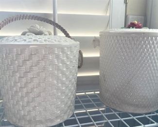 Biscuit barrels/cookie jars