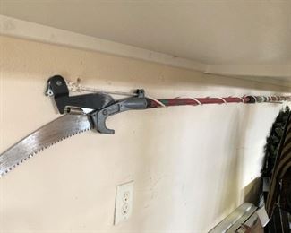 A   l-o-n-n-n-n-n-n-g  tree trimmer