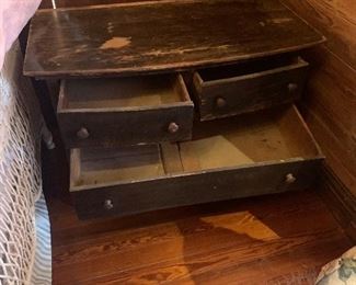 Small 3 drawer chest picture #2